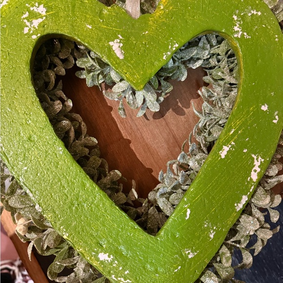 Green Heart Wreath with White Accents - Picture 5 of 7